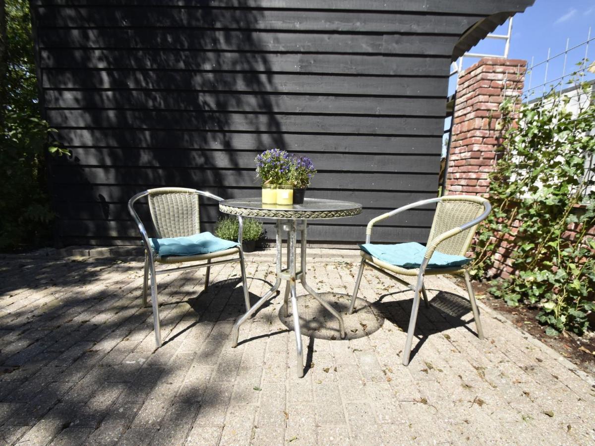 Alluring Apartment in Sint Maartensbrug with Garden Buitenkant foto