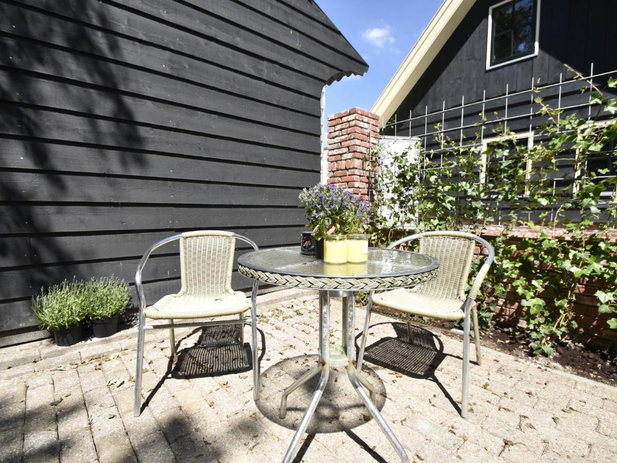 Alluring Apartment in Sint Maartensbrug with Garden Buitenkant foto